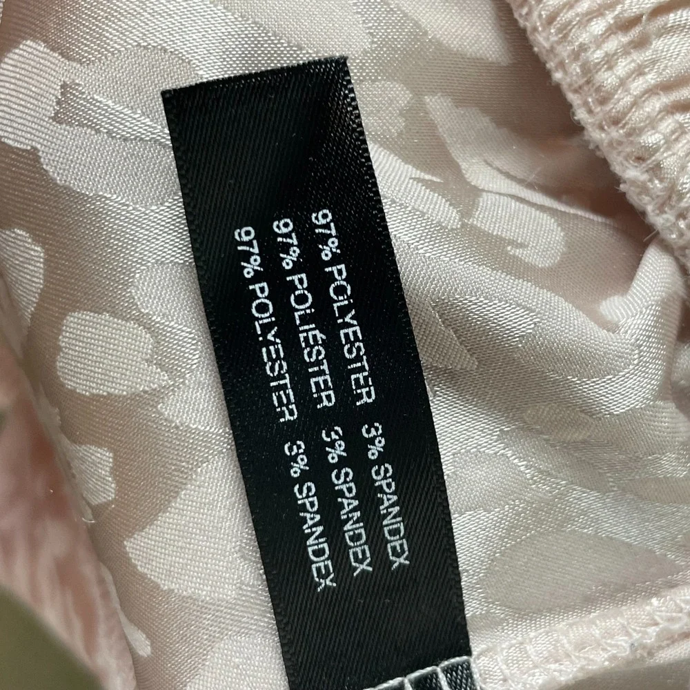 BCBG MaxAzria Satin Pajama Set Size L Pale Pink Leopard Print Monotone Luxe‎